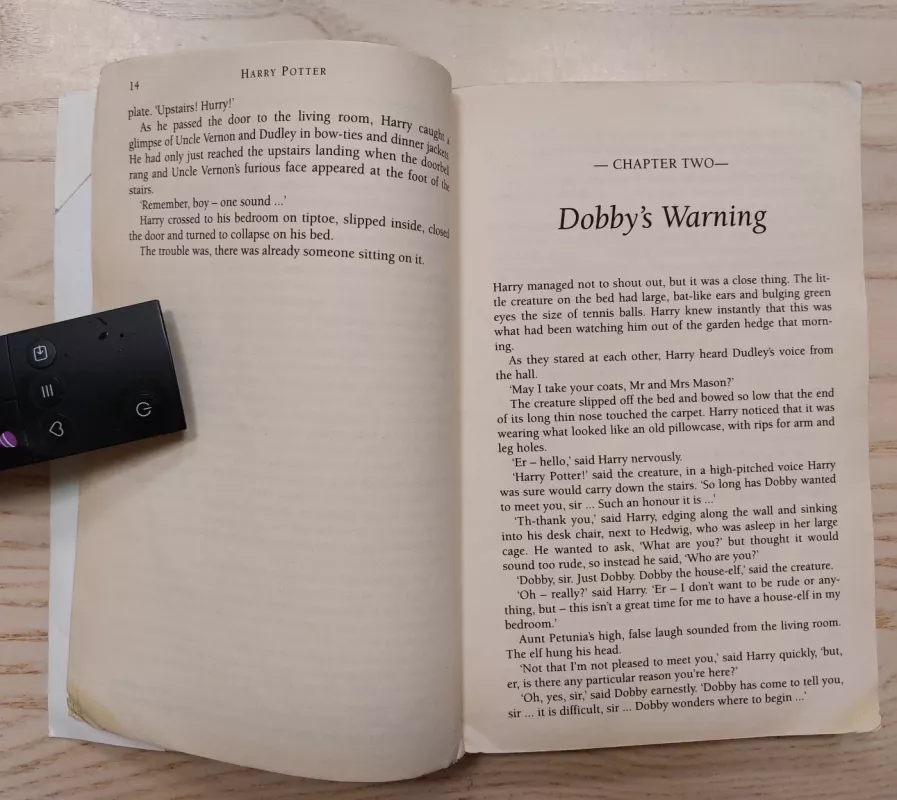 Harry Potter and the Chamber of Secrets Publisher: Bloomsbury UK, First British - Rowling, knyga 4