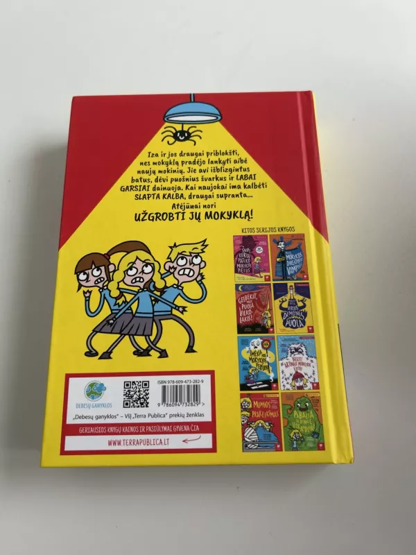 Mūsų mokyklą užgrobė - Pamela Butchart, knyga 4