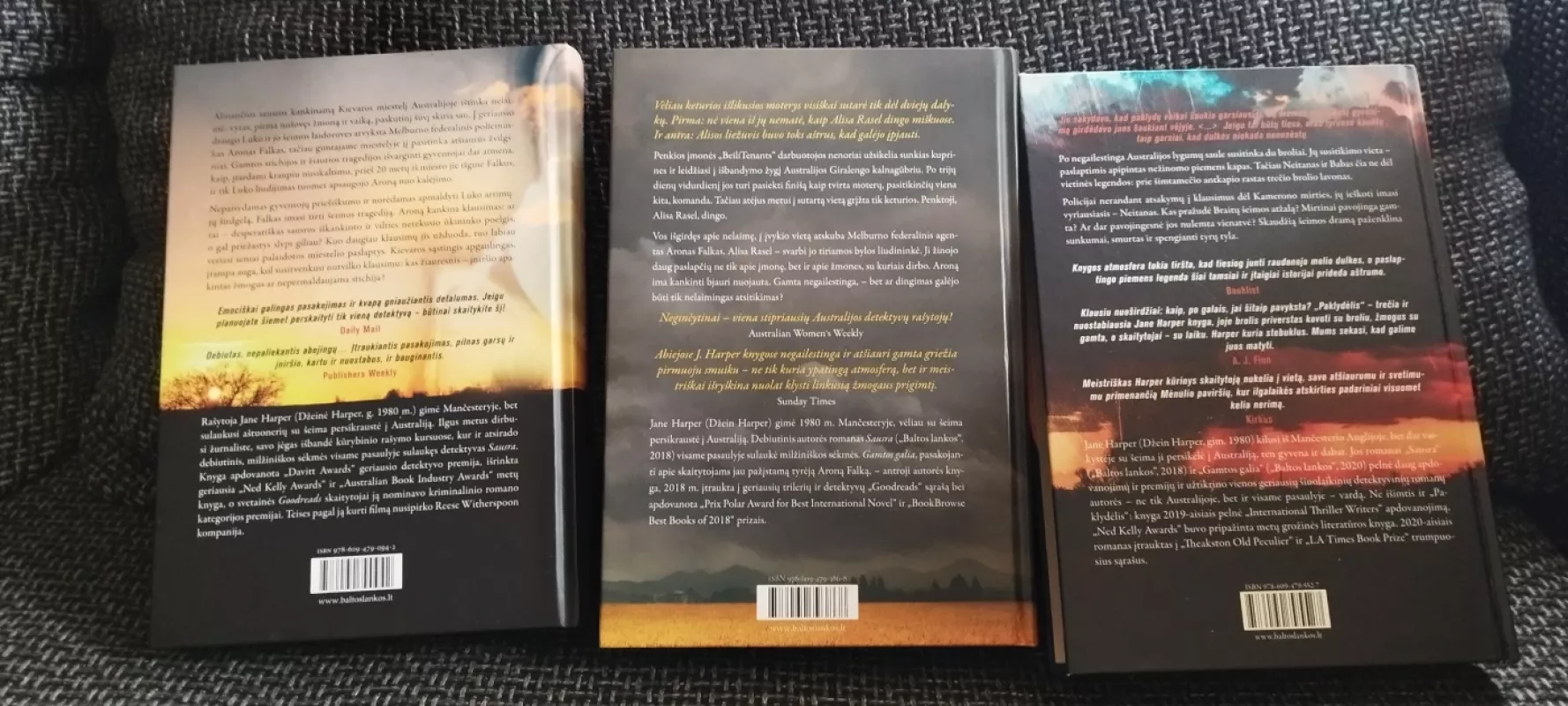 Sausra; Paklydėlis; Gamtos galia (trilogija) - Jane Harper, knyga 3