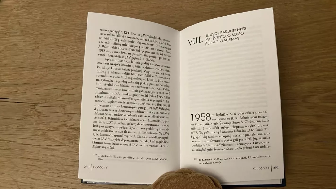 Likimo vedami: Lietuvos diplomatinės tarnybos egzilyje veikla (1941-1991) - Laurynas Jonušauskas, knyga 4