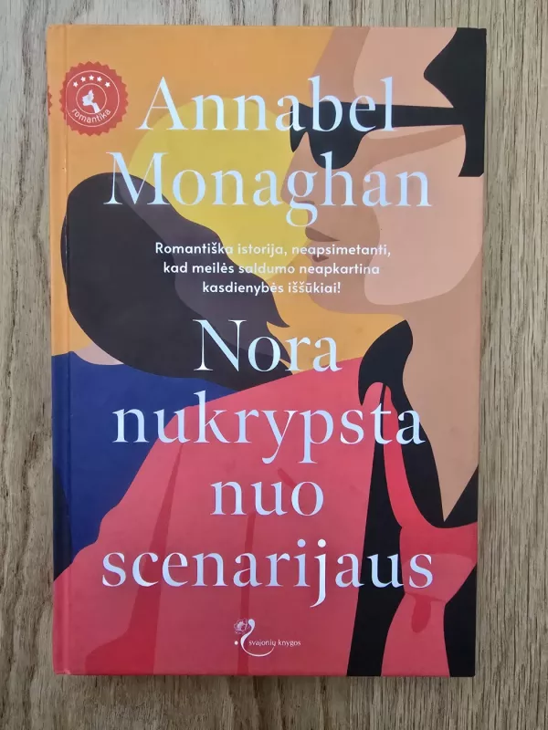 Nora nukrypsta nuo scenarijaus - Annabel Monaghan, knyga 2