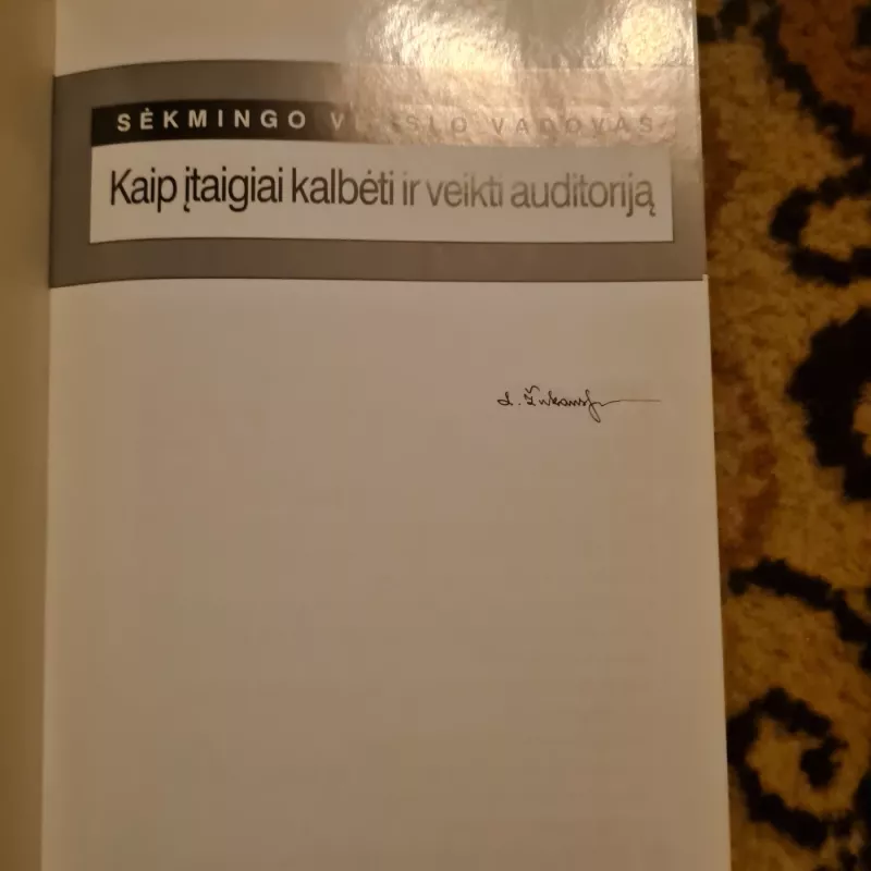 Kaip įtaigiai kalbėti ir veikti auditoriją - Joan Collins, knyga 3