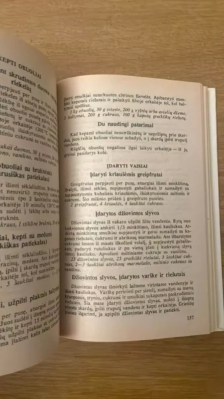 Vaisiai ir uogos jūsų stalui - A. Radiukas, knyga 3