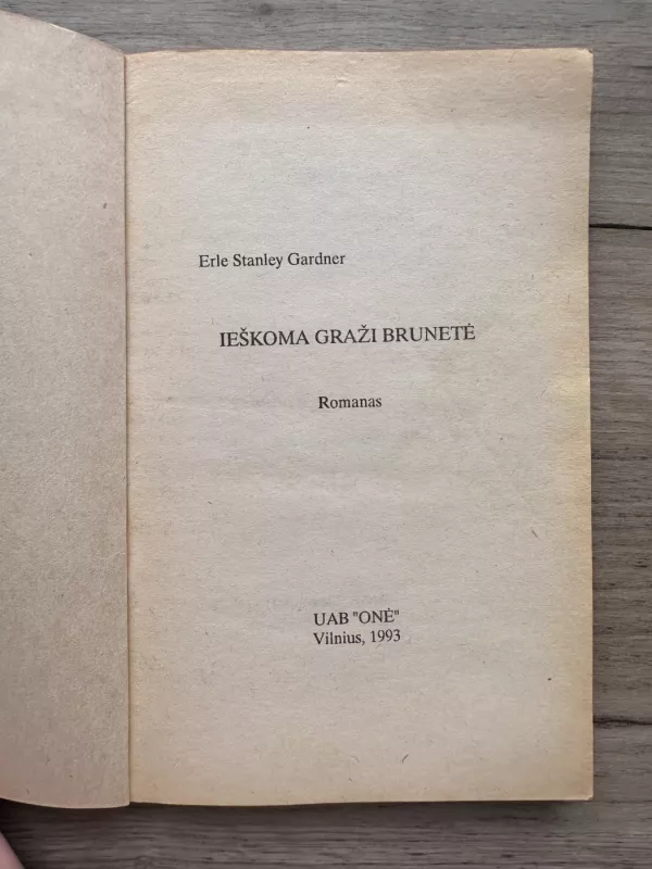 Ieškoma graži brunetė - Erle Stanley Gardner, knyga 3