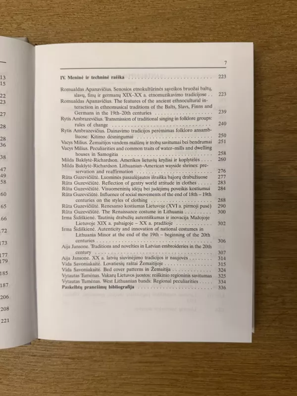 Etninė kultūra ir tapatumo raiška - Autorių Kolektyvas, knyga 6