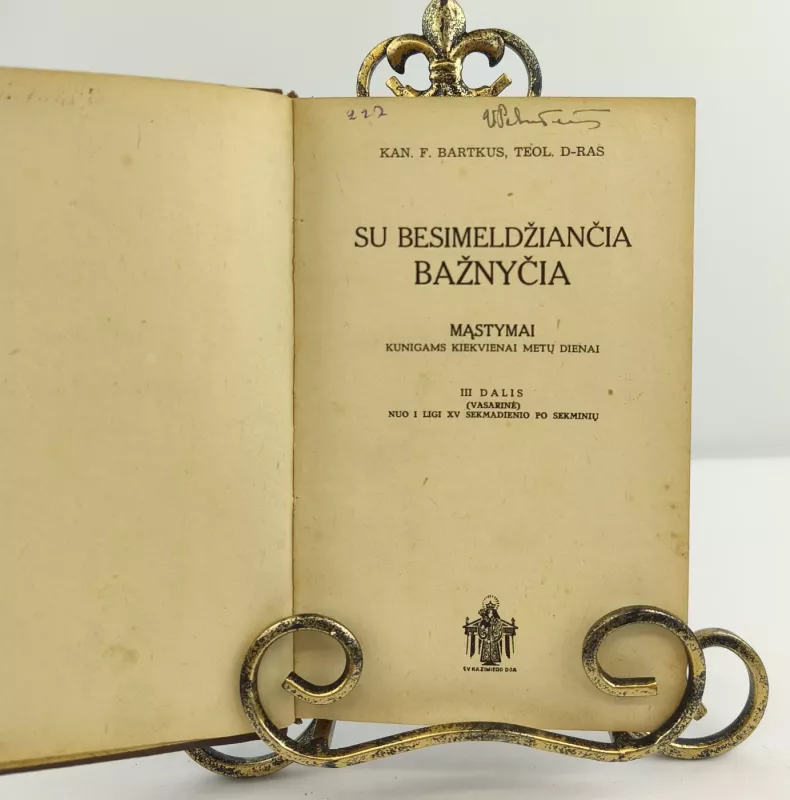 Su besimeldžiančia bažnyčia 1940m. - F. Bartkus, knyga 2