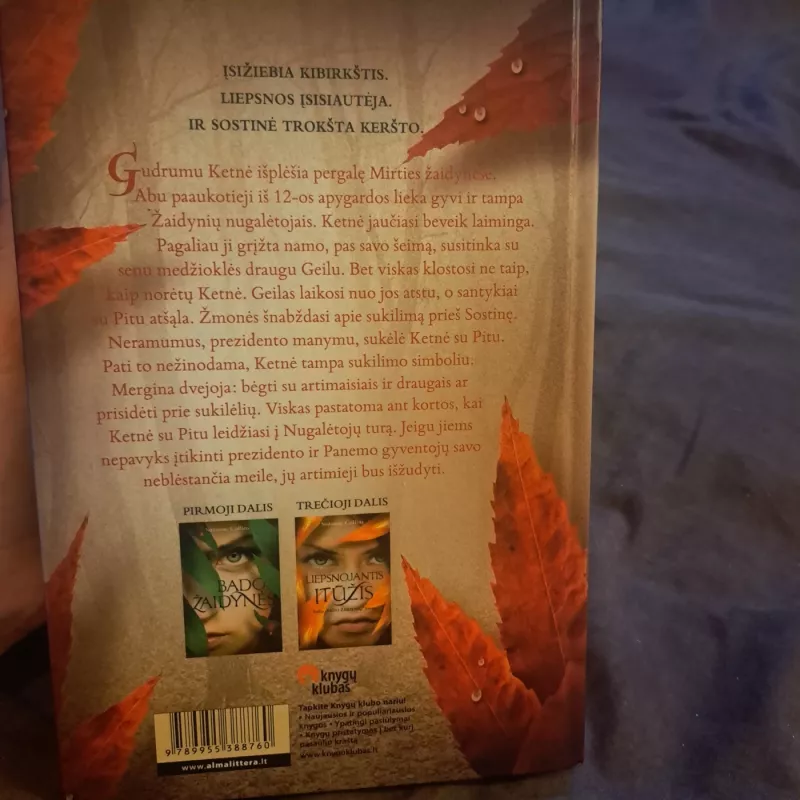 Pavojinga meilė - Suzanne Collins, knyga 3