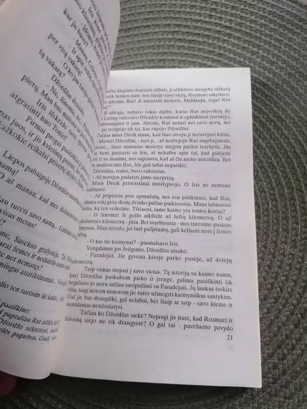 Mirtis šampano taurėje - Agatha Christie, knyga 6