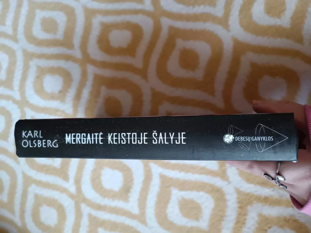 Mergaitė keistoje šalyje - Karl Olsberg, knyga 3