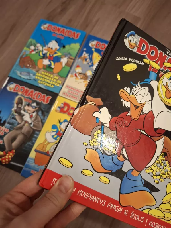 Donldas ir kiti Įtartinai kvepiantys pinigai ir šuolis į kosmosą - Walt Disney, knyga 3