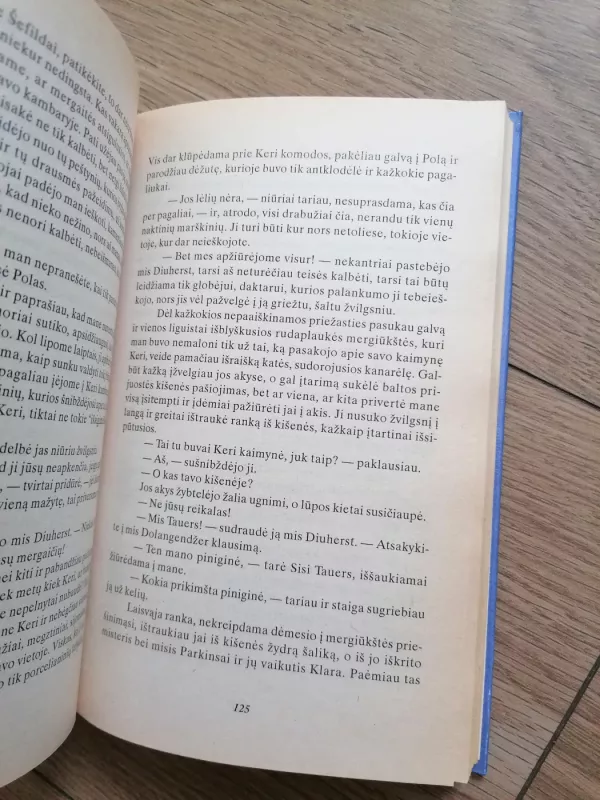 Žiedlapiai vėjyje - Virdžinija Endrius, knyga 4