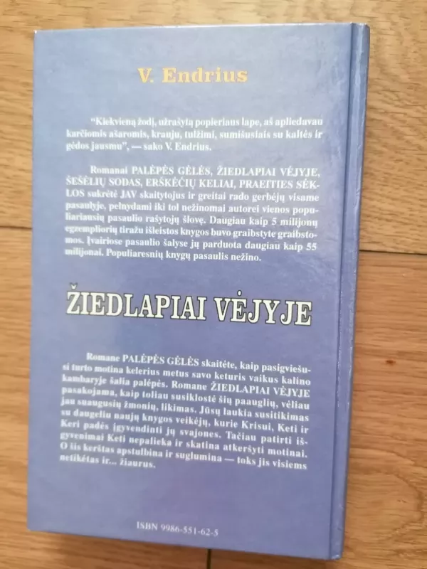 Žiedlapiai vėjyje - Virdžinija Endrius, knyga 6