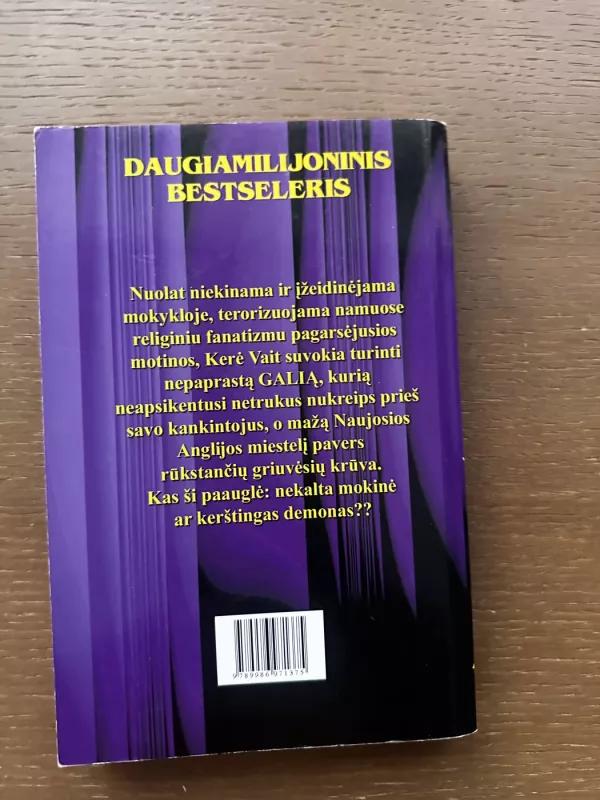 Kerė - Stephen King, knyga 4