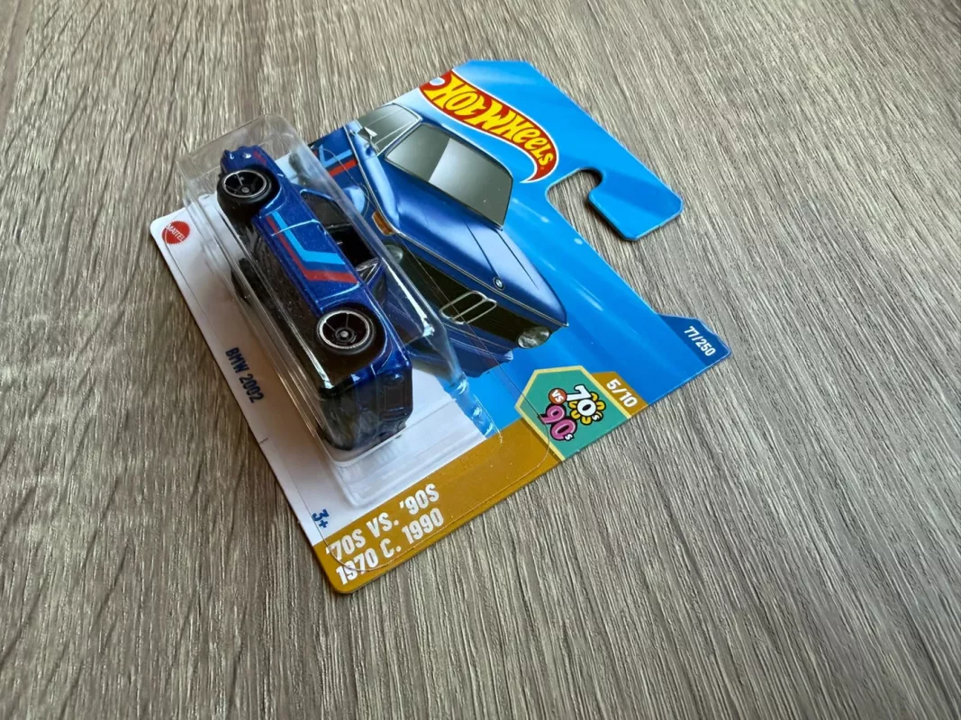 BMW 2002 Hot Wheels - , namai ir interjeras 4