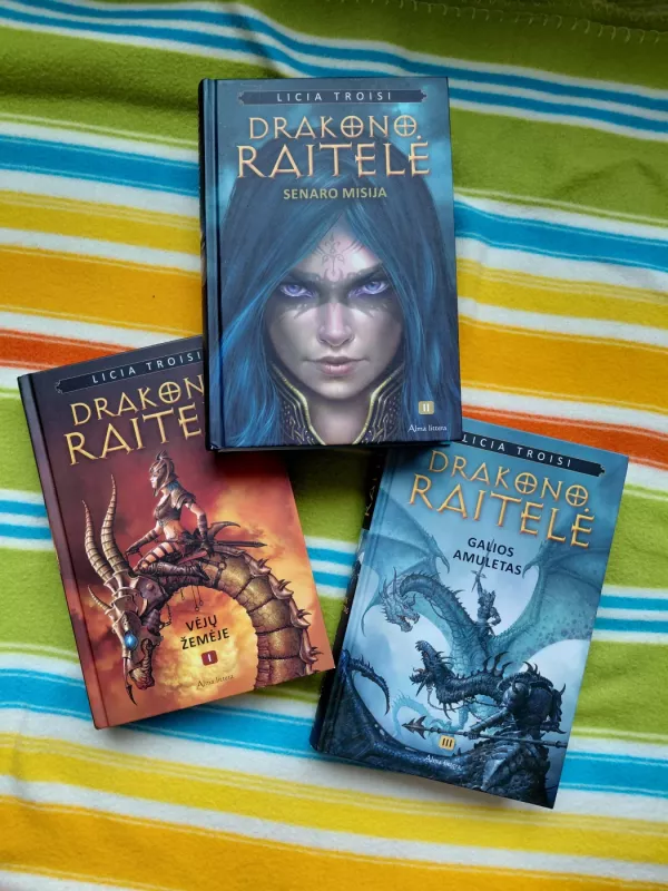Drakono raitelė (3 knygos): Vėjų žemėje. Senaro misija. Galios amuletas - Licia Troisi, knyga 2