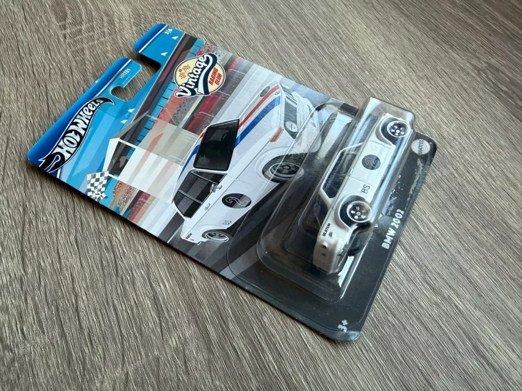 BMW 2002 Hot Wheels - , namai ir interjeras 3