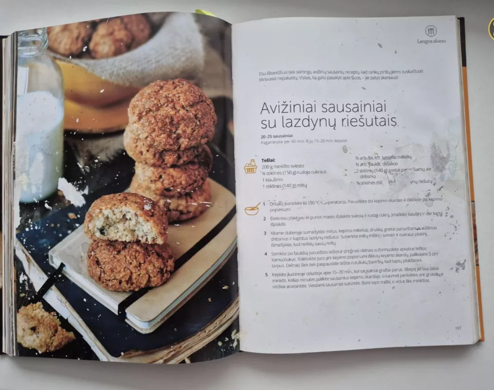 Saulėtos virtuvės saldumynų knyga - Asta Černė, knyga 5