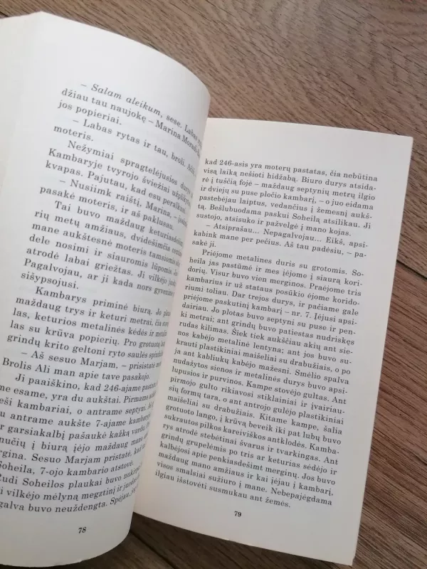 Teherano kalinė - Marina Nemat, knyga 5