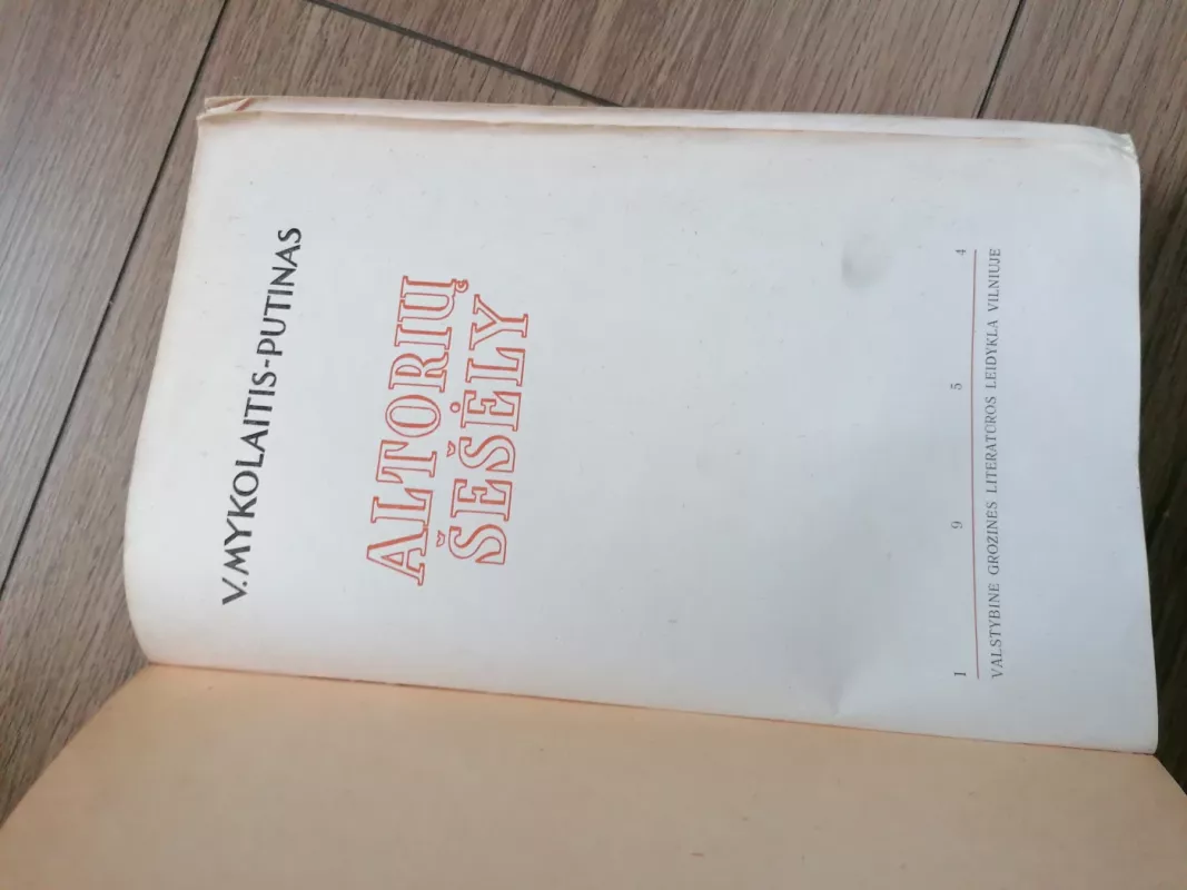 Altorių šešėly - Vincas Mykolaitis-Putinas, knyga 5