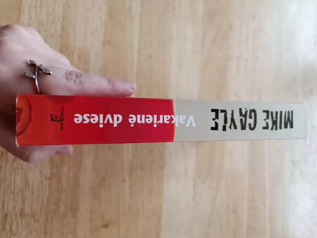 Vakarienė dviese - Mike Gayle, knyga 4