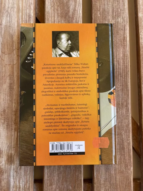 Keturi saulėlydžiai - Mika Valtari, knyga 3