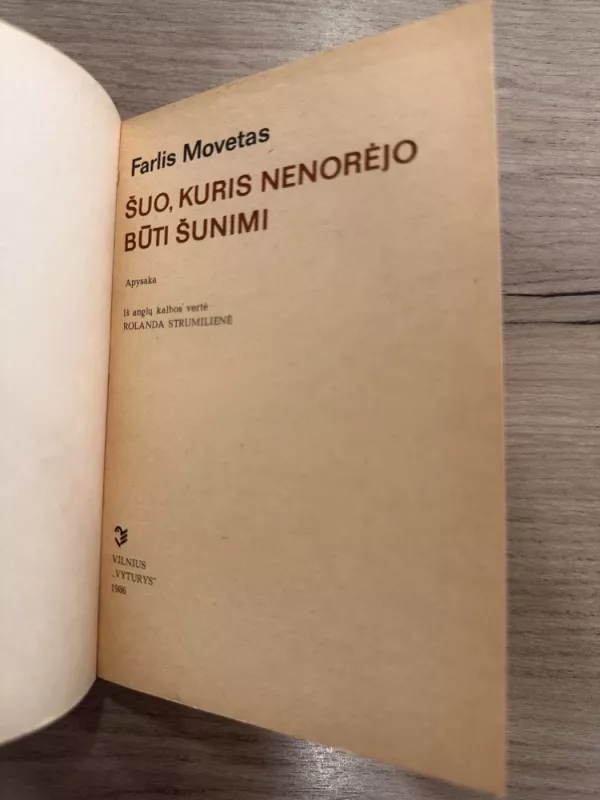 Šuo kuris nenorėjo būti šunimi - Farlis Movetas, knyga 3