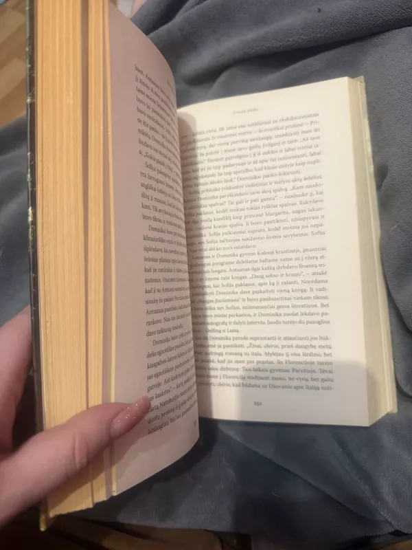 Dvasių medis - Santa Montefiore, knyga 3