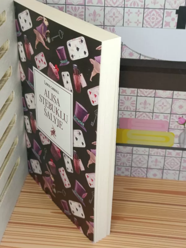 Alisa stebuklų šalyje - Lewis Carroll, knyga 5