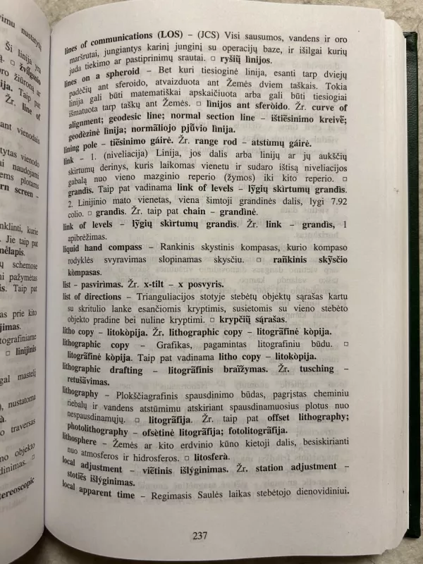 Kartografijos ir geodezijos terminų aiškinamasis žodynas - Autorių Kolektyvas, knyga 5