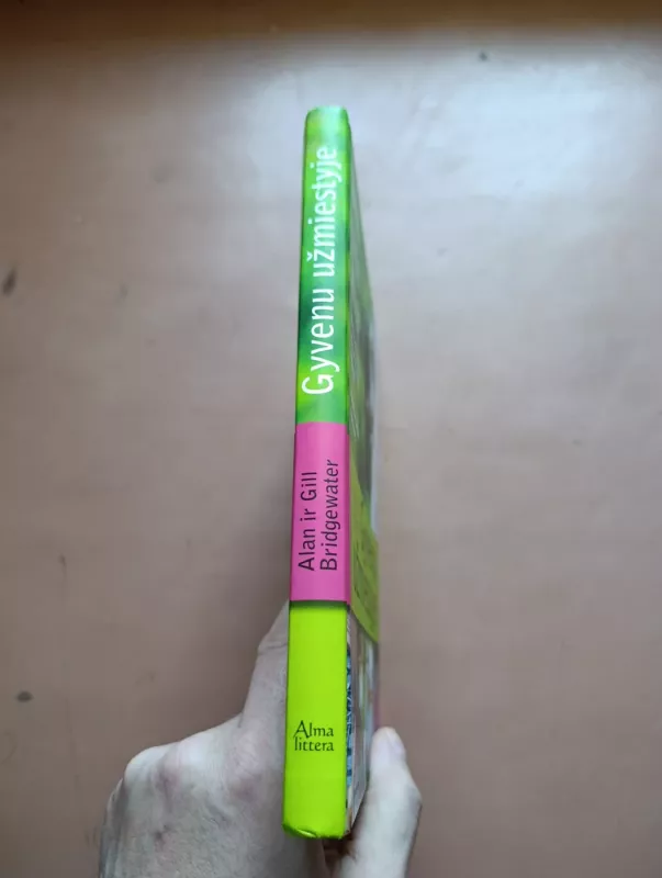 Gyvenu užmiestyje - Autorių Kolektyvas, knyga 3