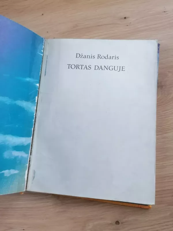 Tortas danguje - Džanis Rodaris, knyga 4