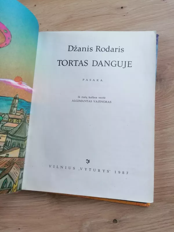 Tortas danguje - Džanis Rodaris, knyga 3