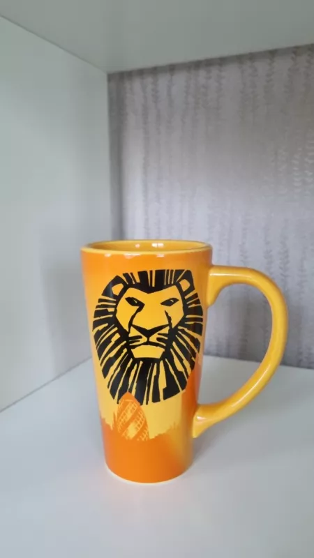 Disney. Aukštas ir talpus latte arba arbatos puodelis iš Londono, miuziklo The Lion King suvenyras. - , namai ir interjeras 2
