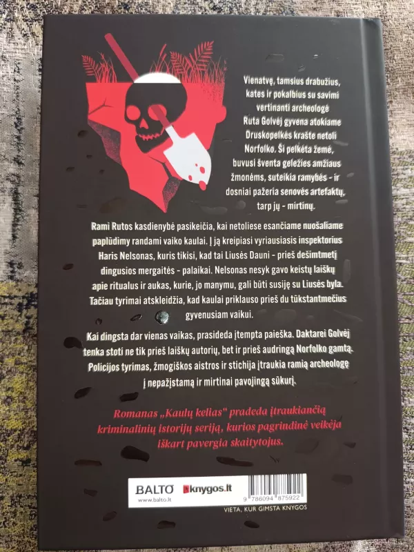 Kaulų kelias - Elly Griffiths, knyga 3