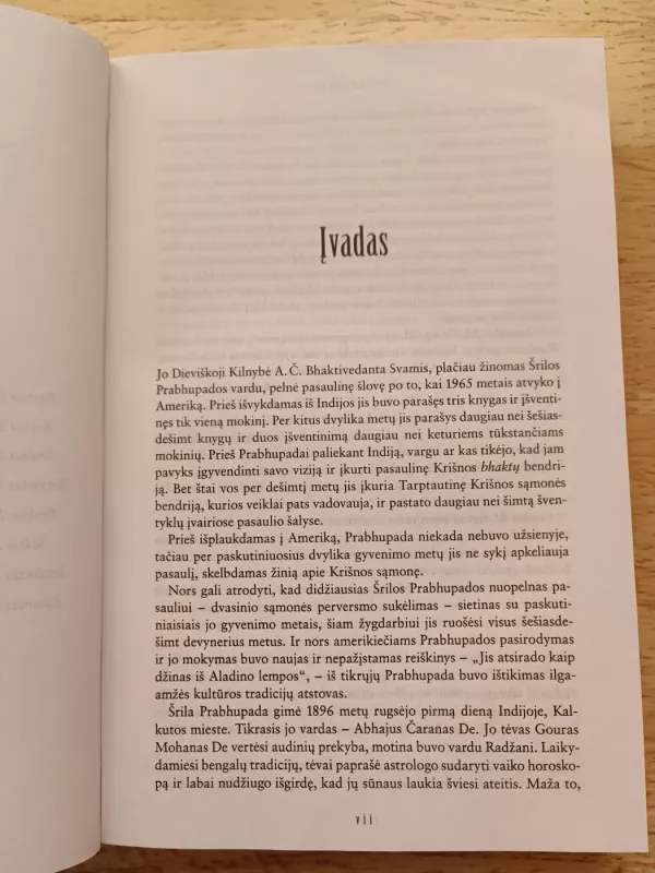 Prabhupada. Jis pastatė namus, kuriuose gali gyventi visas pasaulis - Autorių Kolektyvas, knyga 4