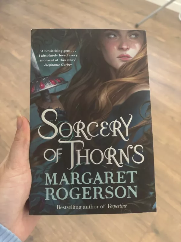 Sorcery of thorns - Margaret Rogerson, knyga 2