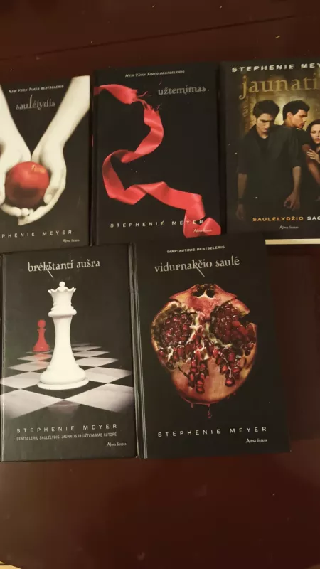 Serja  Saulėlydis Stephenie Meyer penkios knygos - Stephenie Meyer, knyga 2