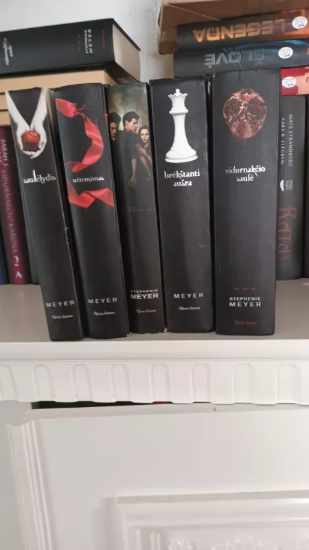 Serja  Saulėlydis Stephenie Meyer penkios knygos - Stephenie Meyer, knyga 4