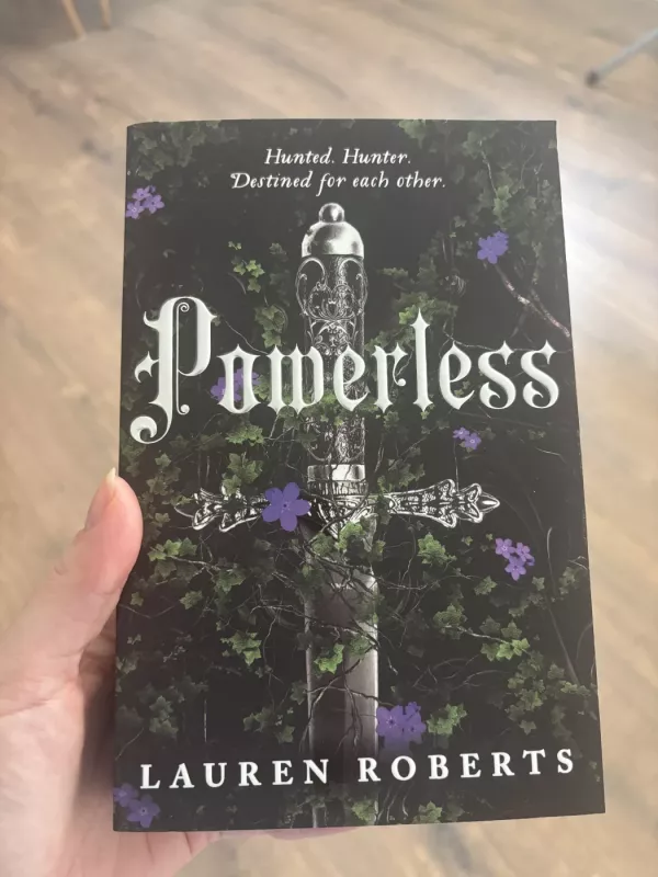 Powerless - Lauren Roberts, knyga 2