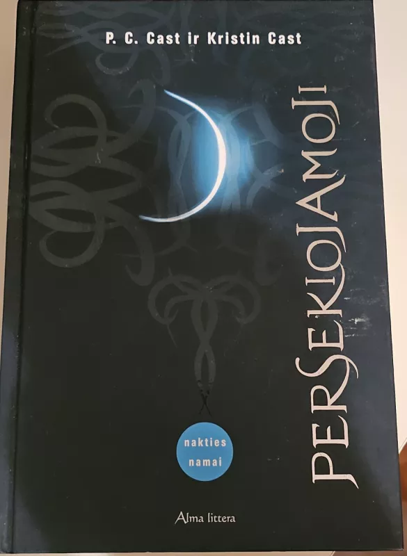 Išduota, Gundomoji, Nesutramdomoji, Persekiojamoji - P.C. Cast ir Kristin Cast, knyga 6