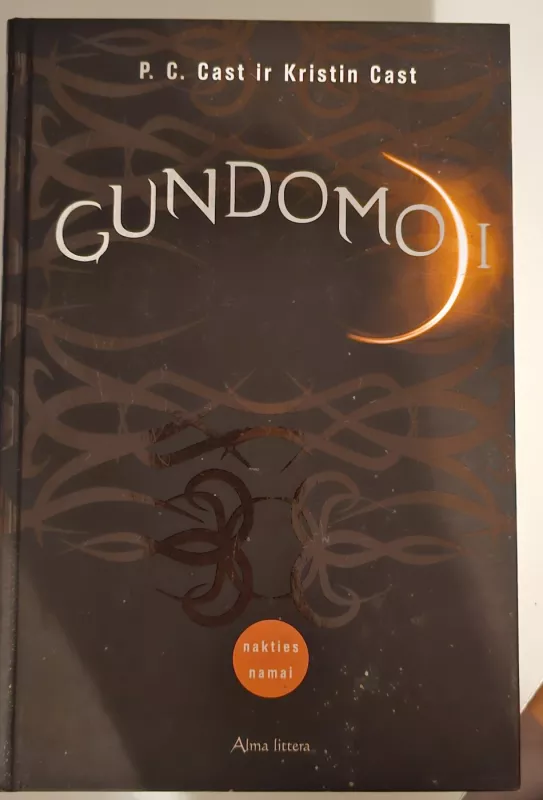 Išduota, Gundomoji, Nesutramdomoji, Persekiojamoji - P.C. Cast ir Kristin Cast, knyga 3