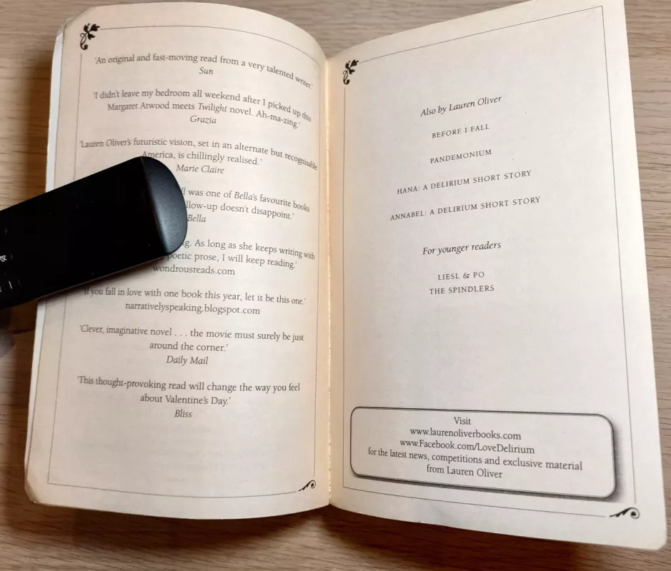 Delirium (Delirium Trilogy, 1 - Lauren Oliver, knyga 3