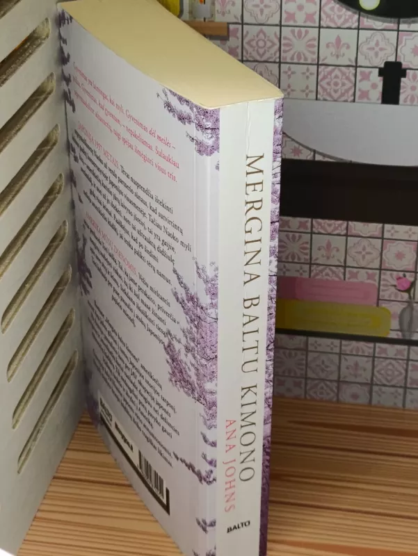 Mergina baltu kimono - Ana Johns, knyga 5