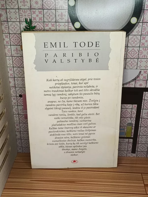 Paribio Valstybė - Emil Tode, knyga 3