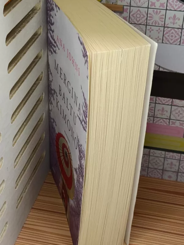 Mergina baltu kimono - Ana Johns, knyga 4