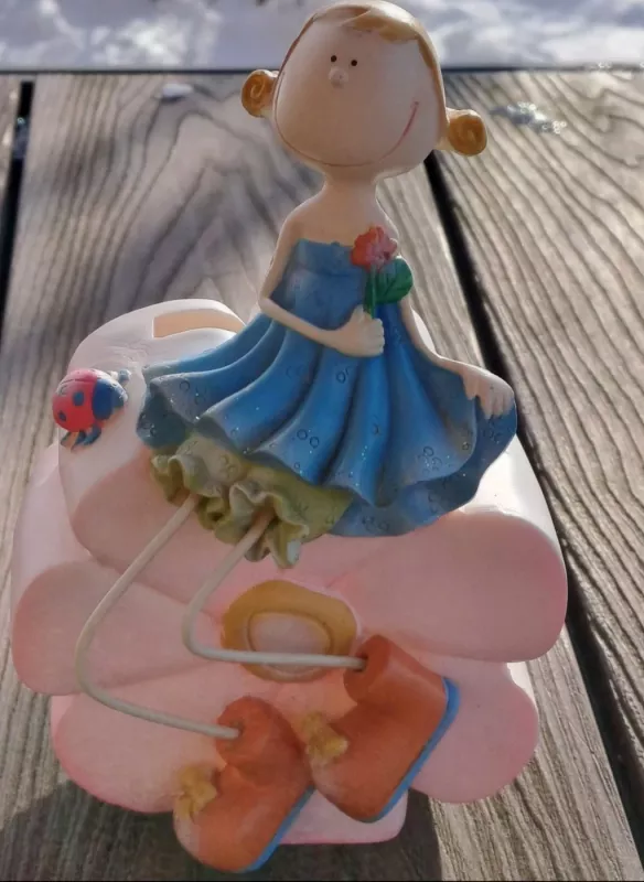 Mergaitė su gėle - , namai ir interjeras 2