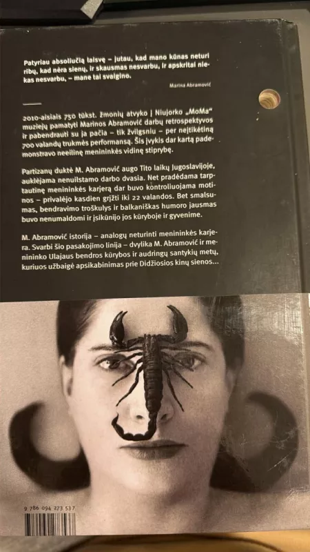 Eiti kiaurai sienas - Marina Abramovic, knyga 3