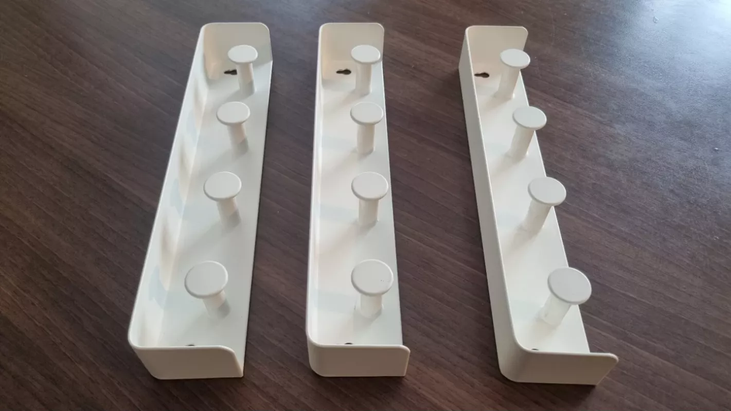 Trys vienodos metalinės kabyklos su keturiais kabliukais. Ikea - , namai ir interjeras 3