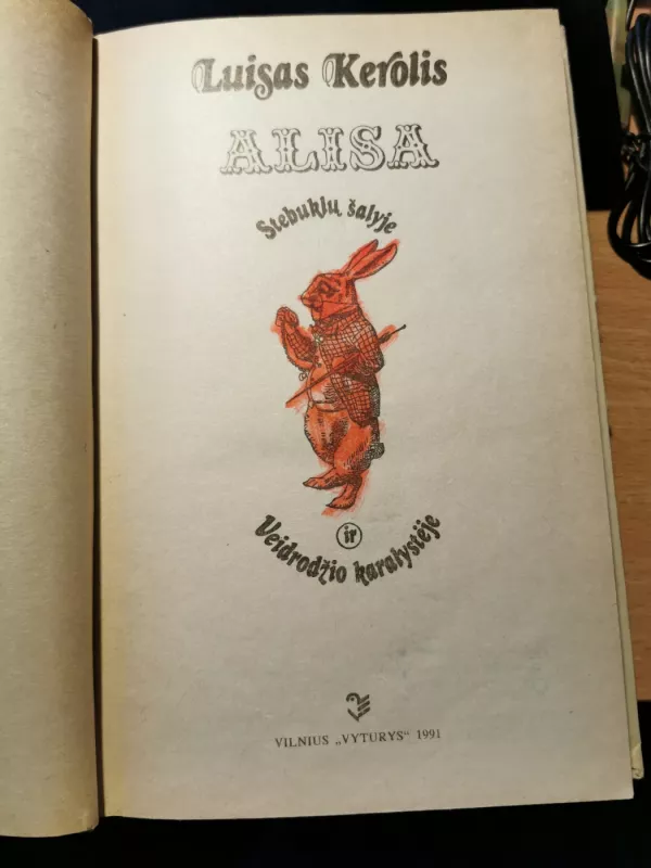 Alisa Stebuklų šalyje ir Veidrodžių karalystėje - Luisas Kerolis, knyga 3