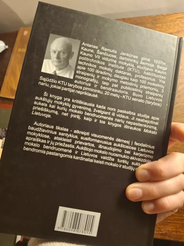 Akademinės mantijos priedangoje - Antanas Jankūnas, knyga 4